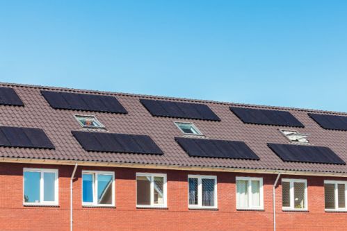Zonnepanelen op rijtjeshuizen